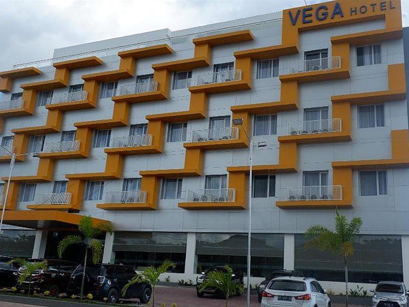 Vega Prime Hotel&Convention Sorong Esterno foto
