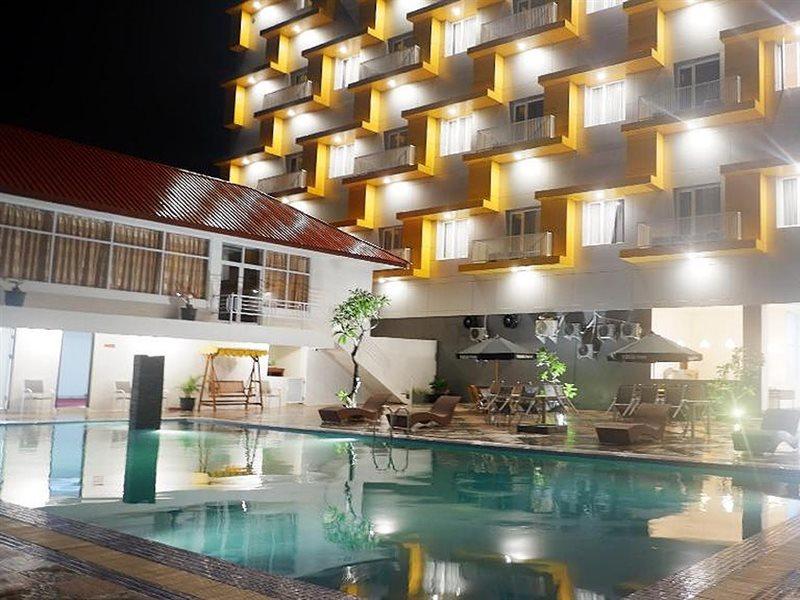 Vega Prime Hotel&Convention Sorong Esterno foto