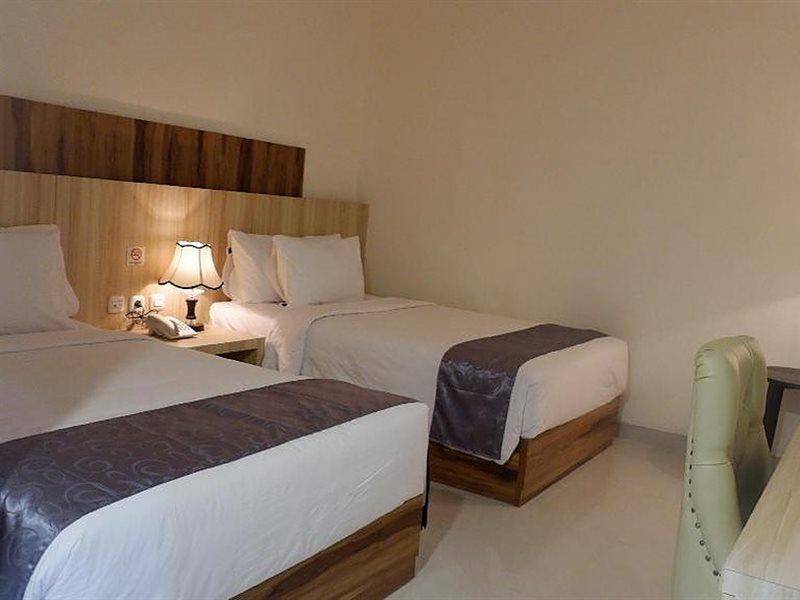 Vega Prime Hotel&Convention Sorong Esterno foto