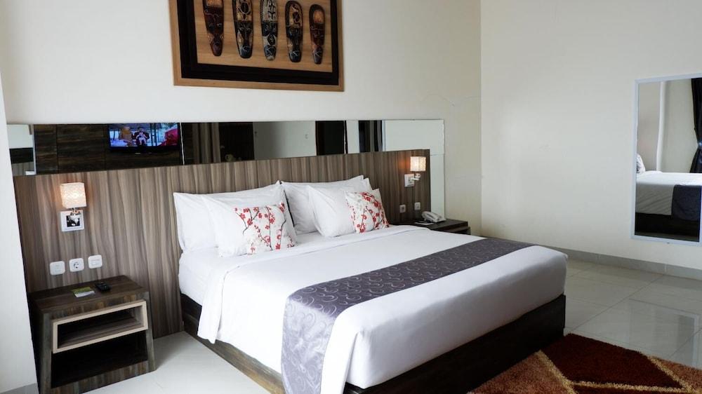 Vega Prime Hotel&Convention Sorong Esterno foto