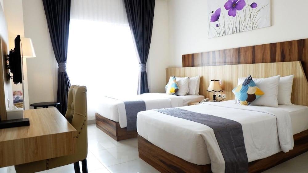 Vega Prime Hotel&Convention Sorong Esterno foto