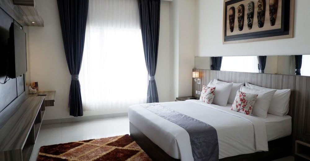 Vega Prime Hotel&Convention Sorong Esterno foto