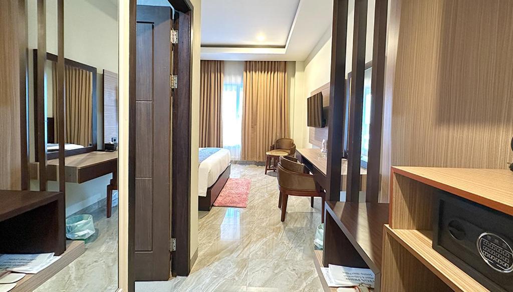 Vega Prime Hotel&Convention Sorong Esterno foto