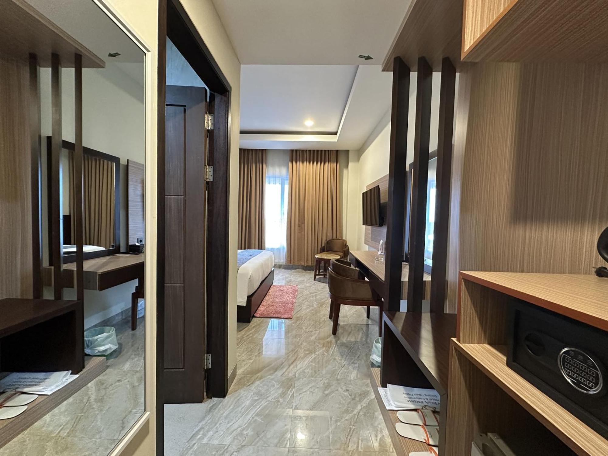 Vega Prime Hotel&Convention Sorong Esterno foto