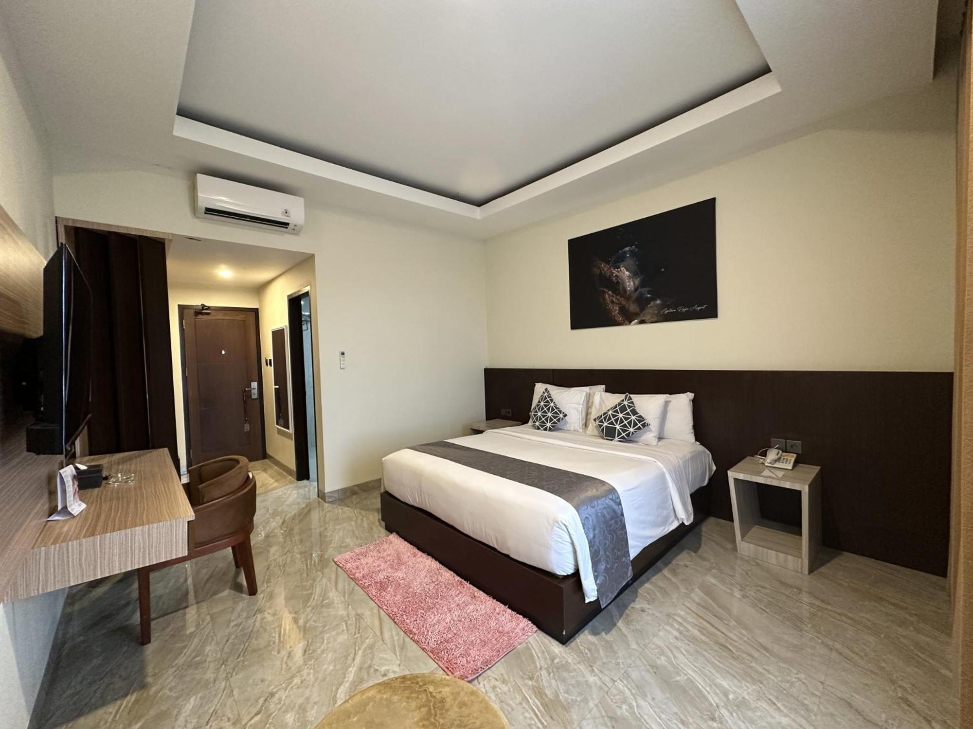 Vega Prime Hotel&Convention Sorong Esterno foto