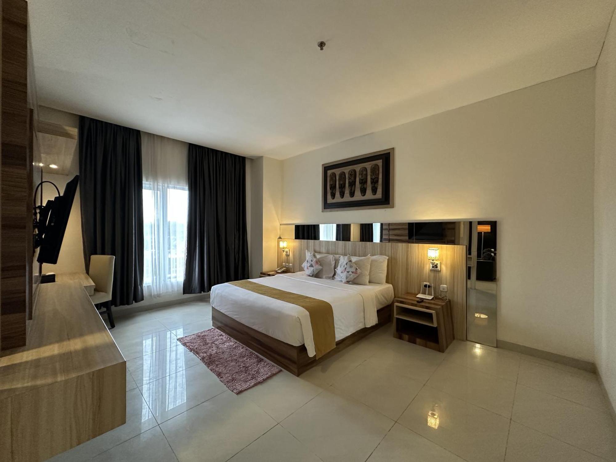 Vega Prime Hotel&Convention Sorong Esterno foto