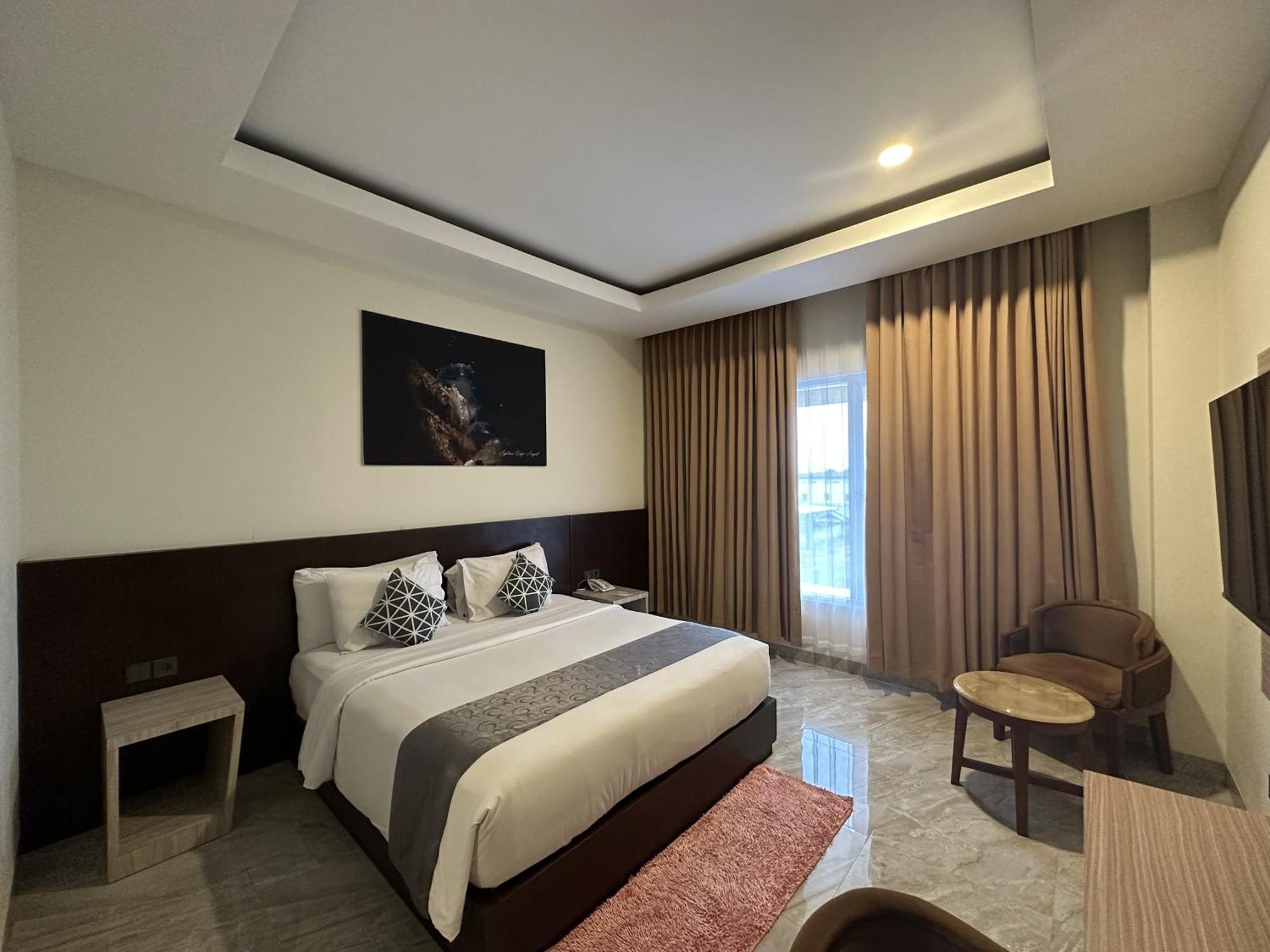 Vega Prime Hotel&Convention Sorong Esterno foto